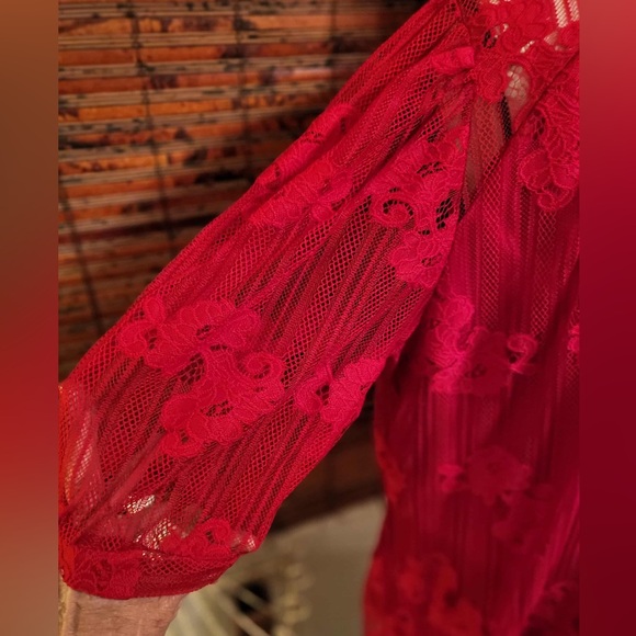 Elegant Red Lace Women's Top - Picture 4 of 5